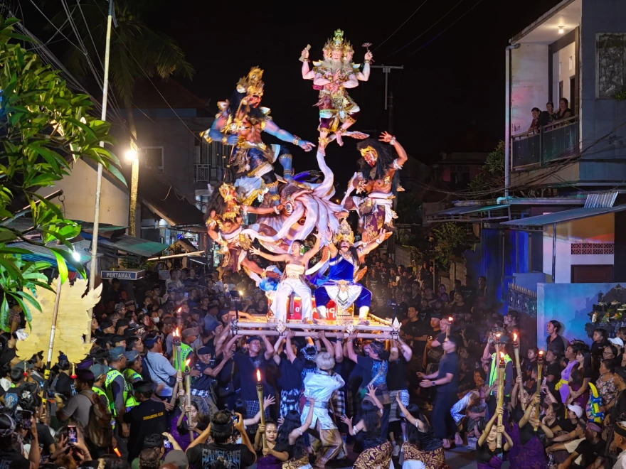 Parade Ogoh-Ogoh Desa Kekeran Semarak, Dibuka Perbekel dan Dimeriahkan Fragmen Tari serta Baleganjur